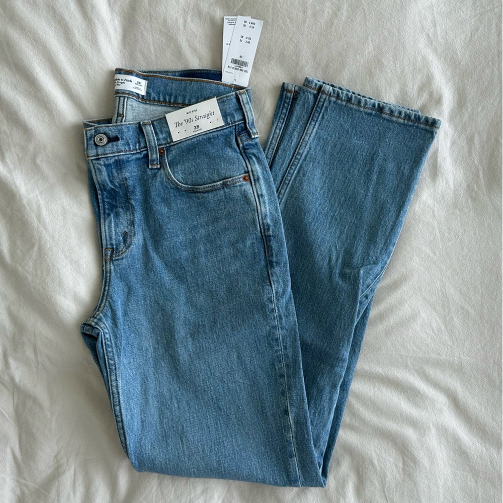 Abercrombie and Fitch — Midrise 90s Jean